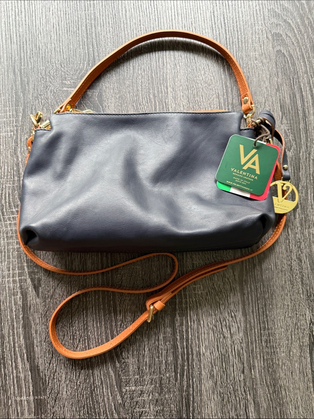 NWT, Beautiful Valentina Navy bag in soft, smooth Leather